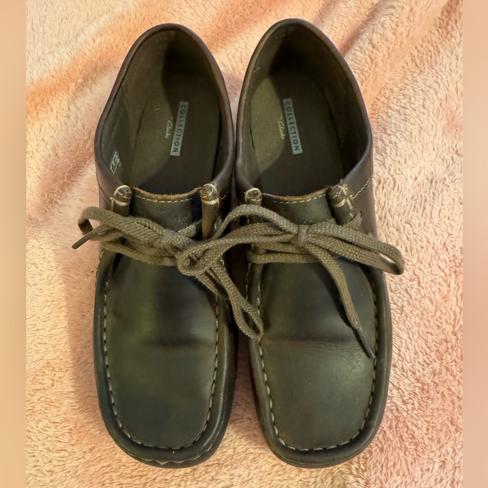 Clarks Wallabees for Women in color Beeswax Size 8